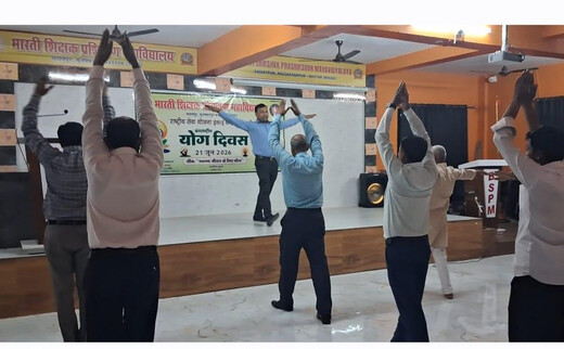 भारती शिक्षक प्रशिक्षण महाविद्यालय में सामूहिक योगाभ्यास, योग से निरोगी जीवन का संदेश
